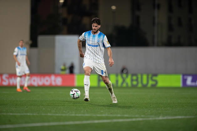 Inter Club Escaldes v Universitatae Craiova - UEFA Conference League Tudor Baluta, player number 8 of Universitatea Craiova, is in action during the UEFA Conference League match between Inter Club d Escaldes and Universitatea Craiova at New FAF Stadium in Encamp, Andorra, on October 22, 2026. Encamp Andorra Andorra  Copyright: xWalterxCunhax originalFilename:cunhacarvalho-notitle261022_npQCF.jpg