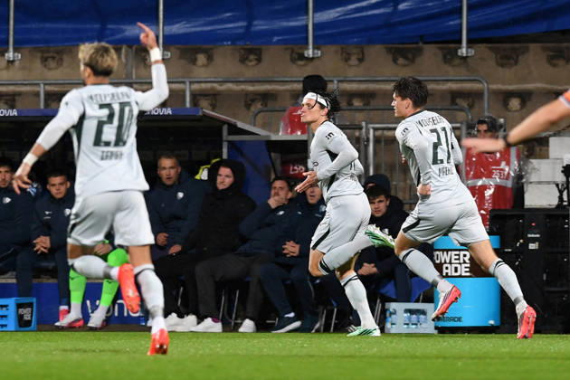 Fabian Reese (VfL Wolfsburg) Torjubel, jubelt nach seinem Treffer zum 0:1 waehrend des Spiels der 2. Bundesliga zwischen VfL Bochum und VfL Wolfsburg, Vonovia Ruhrstadion am 23. October 2026 in Bochum, Deutschland. (Foto von Ralf Treese DeFodi Images) +++ Fabian Reese (VfL Wolfsburg) celebrates after scoring his team’s first goal during the 2nd Bundesliga match between VfL Bochum and VfL Wolfsburg at Vonovia Ruhrstadion on October 23, 2026 in Bochum, Germany. (Photo by Ralf Treese DeFodi Images) DFB DFL REGULATIONS PROHIBIT ANY USE OF PHOTOGRAPHS AS IMAGE SEQUENCES AND OR QUASI-VIDEO. (Photo by Ralf Treese DeFodi Images) -