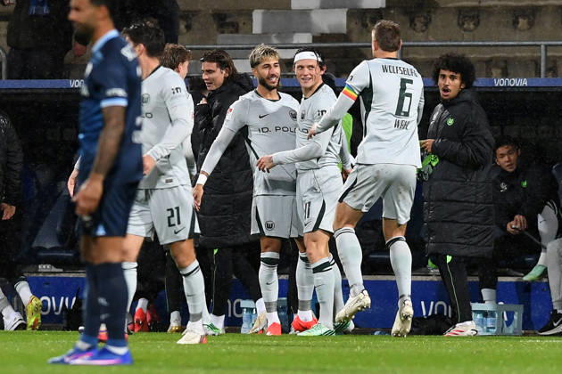 Fabian Reese (VfL Wolfsburg) Torjubel, jubelt mit seiner Mannschaft nach dem Treffer zum 0:1 waehrend des Spiels der 2. Bundesliga zwischen VfL Bochum und VfL Wolfsburg, Vonovia Ruhrstadion am 23. October 2026 in Bochum, Deutschland. (Foto von Ralf Treese DeFodi Images) +++ Fabian Reese (VfL Wolfsburg) celebrates after scoring his team’s first goal with teammates during the 2nd Bundesliga match between VfL Bochum and VfL Wolfsburg at Vonovia Ruhrstadion on October 23, 2026 in Bochum, Germany. (Photo by Ralf Treese DeFodi Images) DFB DFL REGULATIONS PROHIBIT ANY USE OF PHOTOGRAPHS AS IMAGE SEQUENCES AND OR QUASI-VIDEO. (Photo by Ralf Treese DeFodi Images) -