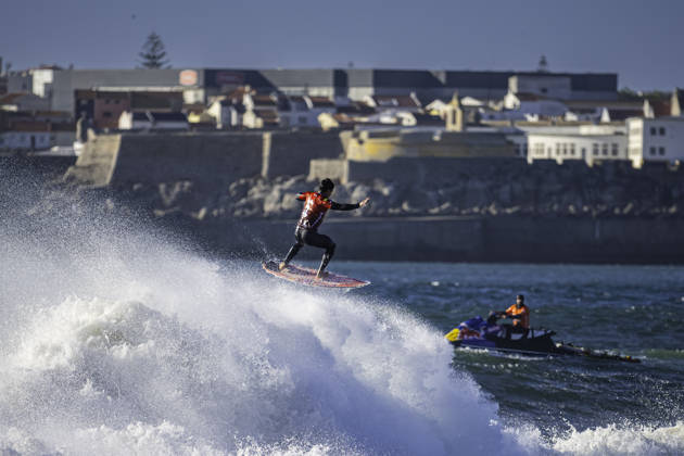 Sport Bilder des Tages October 23, 2026, Peniche, Leiria, Portugal: Gabriel Medina in action during the Final of the World Surf League - MEO Rip Curl Pro Portugal at Supertubos Beach on October 23, 2026, in Peniche, Portugal. Peniche Portugal - ZUMAr200 20261023_zsp_r200_028 Copyright: xNunoxReisinhox