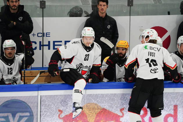 23.10.2026. Zug Schweiz. Eishockey Herren Saison 2026-2027 EV Zug - HC Lausanne. Bild. Philipp Kurashev HC Lausanne . Neuzugang Aktion