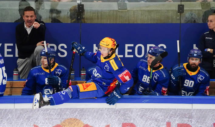 23.10.2026. Zug Schweiz. Eishockey Herren Saison 2026-2027 EV Zug - HC Lausanne. Bild. Vinzenz Rohrer Topscorer, 86 Robin Nico Antenen,90 Tomas Tartar alle EV Zug Aktion