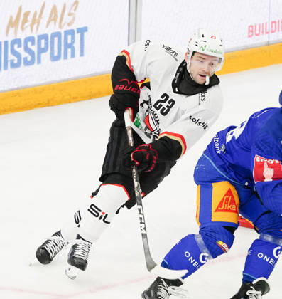 23.10.2026. Zug Schweiz. Eishockey Herren Saison 2026-2027 EV Zug - HC Lausanne. Bild. Philipp Kurashev HC Lausanne Aktion Einzelbild