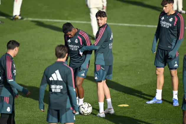 Real Madrid training session ahead of La Liga match against Barcelona MADRID, SPAIN - OCTOBER 24: Endrick Felipe (3rd L), Federico Valverde (2nd R) and Carlos Espi (R) of Real Madrid take part in a training session at the club s Valdebebas training facilities ahead of their Spanish La Liga week 10 football match against Barcelona in Madrid, Spain, on October 24, 2026. Burak Akbulut Anadolu Madrid Spain. Editorial use only. Please get in touch for any other usage.  Copyright: x2026xAnadoluxBurakxAkbulutx
