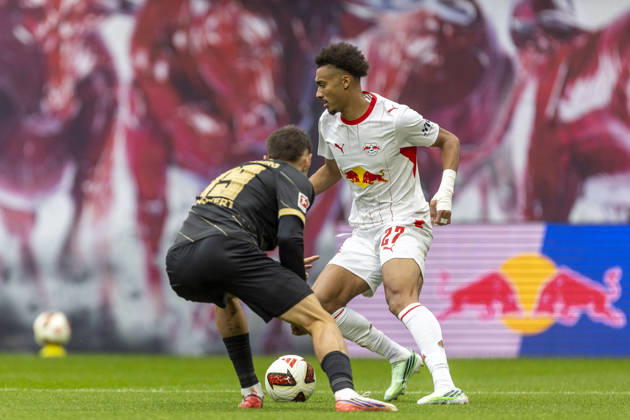 GER, Leipzig, Fussball, Bundesliga, 7. Spieltag, RB Leipzig vs. SV Elversberg im Bild v.l.: Lukas Pinckert (SV Elversberg 19), Tidiam Gomis (RB Leipzig 27), Zweikampf 24.10.2026, Red-Bull Arena Leipzig DFL DFB REGULATIONS PROHIBIT ANY USE OF PHOTOGRAPHS AS IMAGE SEQUENCES AND OR QUASI-VIDEO, Copyright: HMBxMedia PaulxFritz