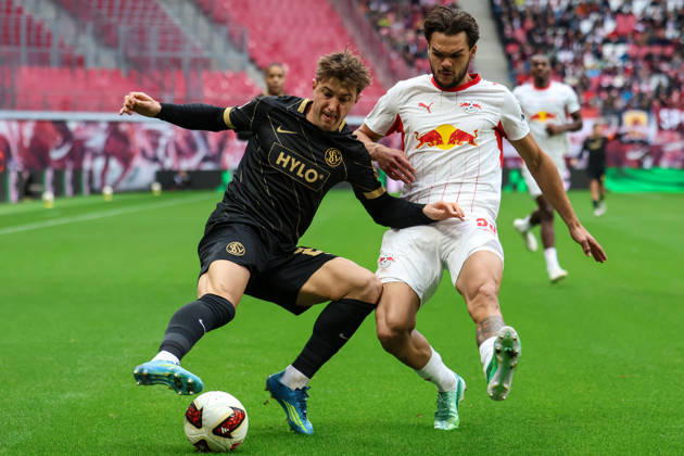 Deutschland: 1. Bundesliga 2026 2027, 7. Spieltag, RB Leipzig - SV Elversberg, Red Bull Arena (Leipzig): Zweikampf von Lukas Petkov (SV 07 Elversberg, 25) und Max Finkgräfe (RB Leipzig, 35) Copyright: xLucasxWalterx