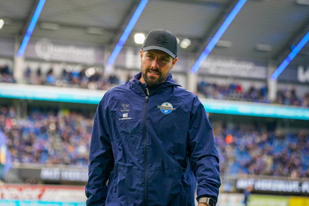 Deutschland: Fussball Bundesliga 2026 - 2027, 7. Spieltag - SC Paderborn vs Hamburger SV - Home-Deluxe-Arena (Paderborn): Ralf Kettemann (Paderborn Trainer) Mimik, Gesichtsausdruck, Emotion Copyright: xJOERANxSTEINSIEKx