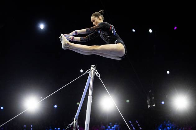 ROTTERDAM - Naomi Visser (NED) during the uneven bars apparatus final at the World Gymnastics Championships in Rotterdam Ahoy. IRIS VAN DEN BROEK ANP xVIxANPxSportx xxANPxIVx 573475345 originalFilename: 573475345.jpg