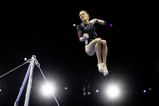 ROTTERDAM - Naomi Visser (NED) during the uneven bars apparatus final at the World Gymnastics Championships in Rotterdam Ahoy. IRIS VAN DEN BROEK ANP xVIxANPxSportx xxANPxIVx 573475517 originalFilename: 573475517.jpg