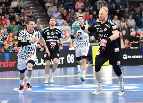 24.10.20262 - Handball - 1. Bundesliga DAIKIN HBL - Saison 2026 2027 - 10. Spieltag: HC Erlangen Metropolregion Nürnberg HCE - THW Kiel - OGo - xogox - Elias Ellefsen á Skipagøtu (71, THW Kiel) Sebastian Firnhaber (18, HC Erlangen HCE )^