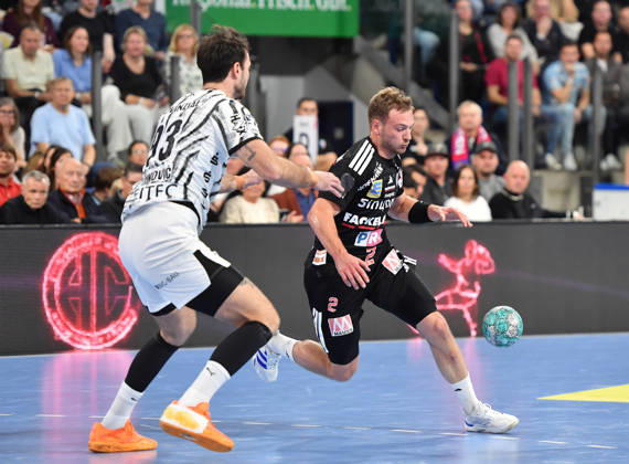 24.10.20262 - Handball - 1. Bundesliga DAIKIN HBL - Saison 2026 2027 - 10. Spieltag: HC Erlangen Metropolregion Nürnberg HCE - THW Kiel - OGo - xogox - Veron Na??inovi?? (93, THW Kiel) Frieder Bandlow (2, HC Erlangen HCE )