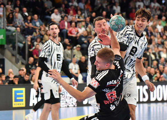 24.10.20262 - Handball - 1. Bundesliga DAIKIN HBL - Saison 2026 2027 - 10. Spieltag: HC Erlangen Metropolregion Nürnberg HCE - THW Kiel - OGo - xogox - Sander Andreassen Overjordet ( 8, HC Erlangen HCE )