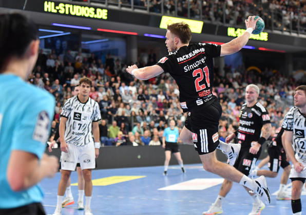 24.10.20262 - Handball - 1. Bundesliga DAIKIN HBL - Saison 2026 2027 - 10. Spieltag: HC Erlangen Metropolregion Nürnberg HCE - THW Kiel - OGo - xogox - Christopher Bissel (21, HC Erlangen HCE )