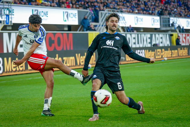Deutschland: Fussball Bundesliga 2026 - 2027, 7. Spieltag - SC Paderborn vs Hamburger SV - Home-Deluxe-Arena (Paderborn): Tom Baack (Paderborn 6) und Martin Adeline (Hamburger SV, 5) im Zweikampf Copyright: xJOERANxSTEINSIEKx
