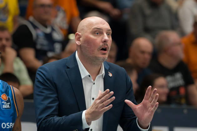 Przemyslaw Frasunkiewicz (Rostock, Head-Coach), Syntainics MBC vs. Rostock Seawolves, BBL, Basketball Männer 1. Bundesliga, 6. Spieltag Saison 2026 27, 24.10.2026. Weißenfels Stadthalle Sachsen-Anhalt Deutschland