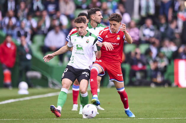 Real Racing Club de Santander v RCD Espanyol de Barcelona - LaLiga EA Sports 2026 27 Inigo Vicente of Real Racing Club duels for the ball with Alex Calatrava of RCD Espanyol during the LaLiga EA Sports match between Real Racing Club and RCD Espanyol at Campos de El Sardinero in Santander, Spain, on October 24, 2026. Santandrer Spain  Copyright: xCesarxOrtizxGonzalezx originalFilename:ortizgonzalez-realraci261024_npAqW.jpg