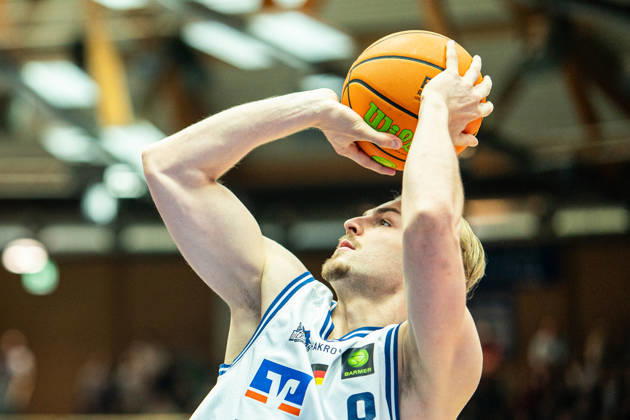 Lucas Mayer (Hakro Merlins Crailsheim, 08) beim Wurf, GER, Hakro Merlins Crailsheim vs. Eisbaeren Bremerhaven, Basketball, 2 Basketball Bundesliga ProA, Herren, 6. Spieltag, Spielzeit 2026 2027, 24.10.2026 GER, Hakro Merlins Crailsheim vs. Eisbaeren Bremerhaven, Basketball, 2 Basketball Bundesliga ProA, Herren, 6. Spieltag, Spielzeit 2026 2027, 24.10.2026 Ilshofen Copyright: xEibner-Pressefoto ChristianxLangx EP_CLG
