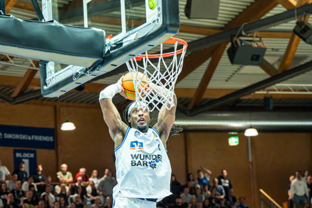 Courtney Alexander (Hakro Merlins Crailsheim, 02) vor dem Dunk, GER, Hakro Merlins Crailsheim vs. Eisbaeren Bremerhaven, Basketball, 2 Basketball Bundesliga ProA, Herren, 6. Spieltag, Spielzeit 2026 2027, 24.10.2026 GER, Hakro Merlins Crailsheim vs. Eisbaeren Bremerhaven, Basketball, 2 Basketball Bundesliga ProA, Herren, 6. Spieltag, Spielzeit 2026 2027, 24.10.2026 Ilshofen Copyright: xEibner-Pressefoto ChristianxLangx EP_CLG