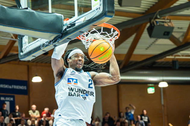 Courtney Alexander (Hakro Merlins Crailsheim, 02) beim Dunk, GER, Hakro Merlins Crailsheim vs. Eisbaeren Bremerhaven, Basketball, 2 Basketball Bundesliga ProA, Herren, 6. Spieltag, Spielzeit 2026 2027, 24.10.2026 GER, Hakro Merlins Crailsheim vs. Eisbaeren Bremerhaven, Basketball, 2 Basketball Bundesliga ProA, Herren, 6. Spieltag, Spielzeit 2026 2027, 24.10.2026 Ilshofen Copyright: xEibner-Pressefoto ChristianxLangx EP_CLG