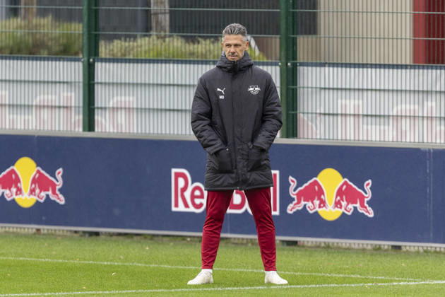 GER, Leipzig, Fussball, oeffentliches Training RB Leipzig im Bild v.l.: Martin Demichelis (Cheftrainer RB Leipzig), 25.10.2026, RB Leipzig Training Akademie Cottaweg Leipzig DFL DFB REGULATIONS PROHIBIT ANY USE OF PHOTOGRAPHS AS IMAGE SEQUENCES AND OR QUASI-VIDEO, Copyright: HMBxMedia PaulxFritz
