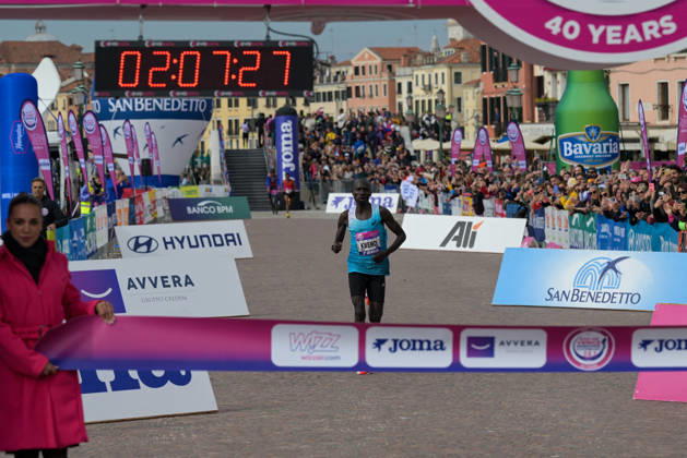 TRACK AND FIELD - Marathon - 40th Venice Marathon 2026 Photo by IPA ABACAPRESS.COM90160985 - Hammington Kimaiyo of Kenya wins the marathon at the 40th Venice Marathon in 2026, a marathon race held in Venice, Italy, on October 25, 2026 Venice Italy  Copyright: xIPAxSport ABACAx
