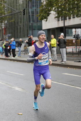 25.10.2026 Leichtathletik 43. Mainova Frankfurt Marathon hier Platz 5 für Europameister Richard Ringer (LC Rehlingen) mit 2:07:07 Std. in Gedenken an Stillgeburt Frankfurt Main Hessen Deutschland