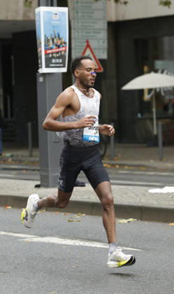 25.10.2026 Leichtathletik 43. Mainova Frankfurt Marathon hier Sieger Gewinner schnellster Läufer Jirata Lelisa DENKRI mit 2:05:25 Std Frankfurt Main Hessen Deutschland