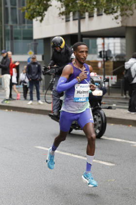 25.10.2026 Leichtathletik 43. Mainova Frankfurt Marathon Platz vier Haimro Alame Frankfurt Main Hessen Deutschland