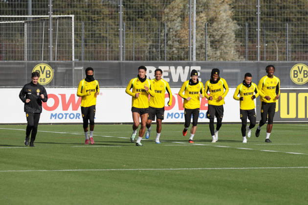 25.10.2026, xgrfx, Fussball 1. Bundesliga, Borussia Dortmund - Training v.l. Jobe Bellingham, Filippo Mane, Maximilian Beier, Carney Chukwuemeka, Ethan Nwaneri, Joane Gadou (Borussia Dortmund) Dortmund