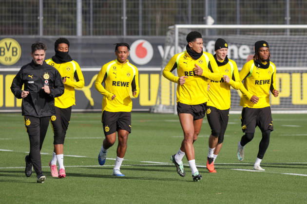 25.10.2026, xgrfx, Fussball 1. Bundesliga, Borussia Dortmund - Training v.l. Jobe Bellingham, Filippo Mane, Maximilian Beier, Carney Chukwuemeka (Borussia Dortmund) Dortmund