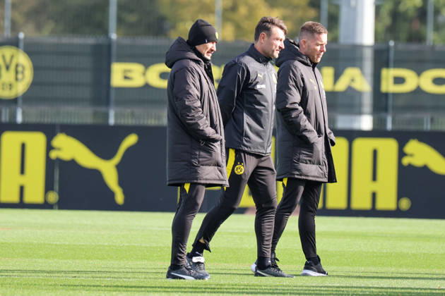 Dortmund, Deutschland: 25.10.2026 - Öffentliches Training - Borussia Dortmund Im Bild: v.li. Cheftrainer Niko Kovac (BVB) und Co-Trainer Robert Kovac (BVB) (DFL DFB REGULATIONS PROHIBIT ANY USE OF PHOTOGRAPHS as IMAGE SEQUENCES and or QUASI-VIDEO)