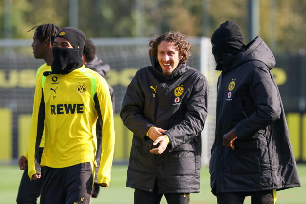 Dortmund, Deutschland: 25.10.2026 - Öffentliches Training - Borussia Dortmund Im Bild: v.li. Carney Chukwuemeka (BVB), Fabio Silva (BVB) und Serhou Guirassy (BVB) (DFL DFB REGULATIONS PROHIBIT ANY USE OF PHOTOGRAPHS as IMAGE SEQUENCES and or QUASI-VIDEO)
