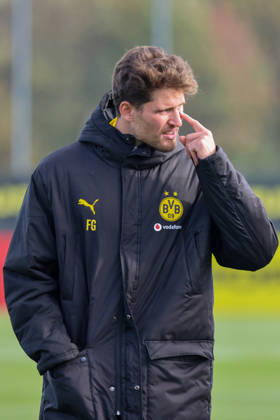 Dortmund, Deutschland: 25.10.2026 - Öffentliches Training - Borussia Dortmund Im Bild: Torhüter Gregor Kobel (BVB) (DFL DFB REGULATIONS PROHIBIT ANY USE OF PHOTOGRAPHS as IMAGE SEQUENCES and or QUASI-VIDEO)
