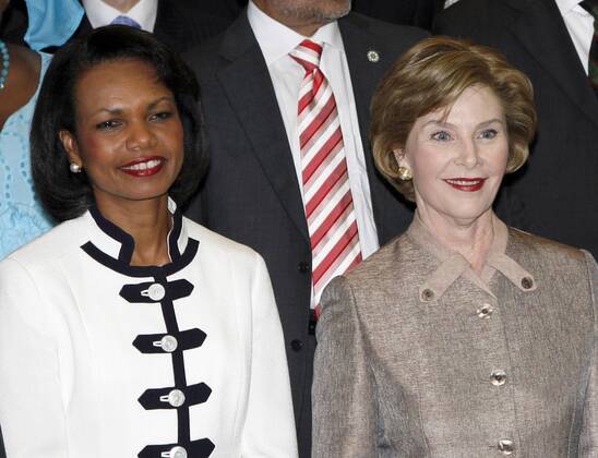 Afghanistan Geberkonferenz in Paris - Außenministerin Condoleezza Rice (li., USA) und Laura Bush (Ehefrau von George W. Bush) -  PAR20080612718
