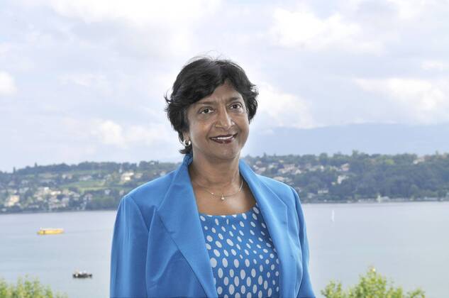 Die südafrikanische Juristin Navanethem Pillay hat am Montag (01.09.08) in Genf das Amt der UN-Hochkommissarin für Menschenrechte übernommen. (Foto im Hintergrund der Genfer See) Pillay, geboren 1941, arbeitete in den vergangenen fünf Jahren als Richterin am Internationalen Strafgerichtshof in Den Haag. In ihrer Heimat Südafrika kämpfte sie gegen die Apartheid und setzte sich für Frauenrechte ein. Nach dem Ende der Apartheid war Pillay die erste nichtweiße Frau am Obersten Gerichtshof Südafrikas. Aufgabe des Amtes ist es, die Einhaltung der Menschenrechte weltweit zu beobachten und zu fördern. Allerdings verfügt das Hochkommissariat nicht über die Macht, Sanktionen zu verhängen. (Siehe epd-Bericht vom 01.09.08) DER ABDRUCK DES EPD-FOTOS IST HONORARPFLICHTIG! Südafrikanerin Pillay ist neue UN-Hochkommissarin für Menschenrechte 264280 EDITORIAL USE ONLY