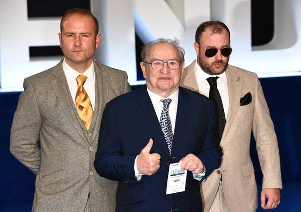 World Premiere of Legend London, UK. Freddie Foreman (centre) and guests at the World Premiere of Legend at The Odeon Leicester Square, London on Thursday 3 September 2015 LMK392-58098-040915 