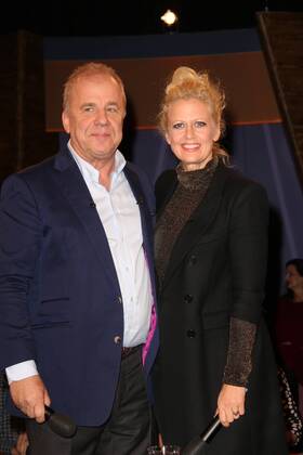 Bilder des Tages Hubertus Meyer-Burckhardt und Barbara Schöneberger in der NDR Talk Show am 9.12.2016 in Hamburg NDR Talkshow am 9.12.2016 in Hamburg