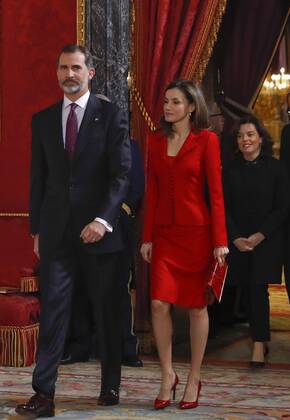 Spain s King Felipe VI (L) and Queen Letizia arrive to preside the Cervantes is alive event at the Royal Palace in Madrid, Spain, 30 January 2017. The ceremony officially closed the celebrations marking the 400th anniversary of the death of Miguel de Cervantes and was attended by more than 200 authorities and cultural personalities. Royal couple preside the ceremony Cervantes is alive !ACHTUNG: NUR REDAKTIONELLE NUTZUNG! GRA183 20170130-636213836798473439