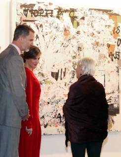 Spain s King Felipe VI (L) and Queen Letizia (C), chat with Portuguese gallery owner Cristina Guerra (R), as they attend the opening of ARCO 2018 at Ifema exhibition site in Madrid, Spain, 22 February 2018. A total of 208 art galleries from 29 countries take part in the 37 edition of ARCO, which runs from 21 to 25 February 2018. Spanish Royals open ARCO 2018 !ACHTUNG: NUR REDAKTIONELLE NUTZUNG!  Copyright: xJ.J.xGuillenx GRAF7185 20180222-636549056802125004