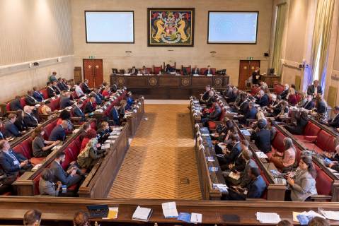 News Bilder des Tages October 22, 2018 - Bristol, Bristol, UK - Bristol, UK. Global Parliament of Mayors Annual Summit, 21-23 October 2018, at Bristol City Hall. Picture of the plenary session on harnessing the power of migration. The Global Parliament of Mayors 2018 is the biggest and most ambitious Annual Summit to date. GPM Bristol 2018 will host up to 100 global mayors for an action-focused summit that addresses some of the biggest challenges facing today™s world cities. GPM Bristol 2018™s theme, Empowering Cities as Drivers of Change, will focus minds on global governance and the urgent need for the influence, expertise and leadership of cities to be felt as international policy is shaped. GPM Bristol 2018 will provide mayoral delegates with a global network of connections and a space to develop the collective city voice necessary to drive positive ch  - ZUMAl94_ 20181022_zaf_l94_072 Copyright: xSimonxChapmanx