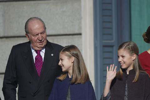06-12-2018 Madrid princess Leonor and princess Sofia and King Juan Carlos during the commemorative act of the 40th anniversary of the Spanish constitution in Madrid. No Spain Copyright: xPPE xTHORTONx