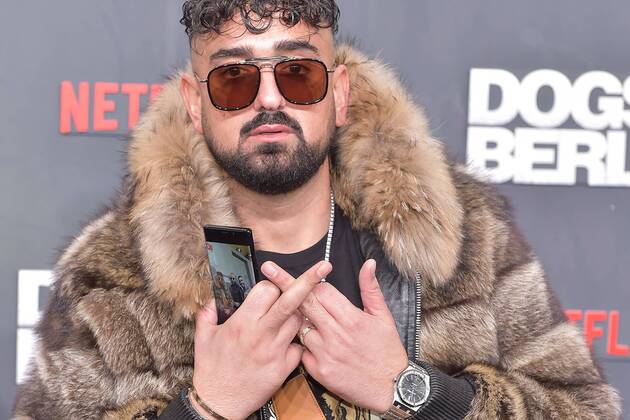 Weltpremiere von DOGS OF BERLIN Haftbefehl, buergerlich Aykut Anhan, ist ein tuerkeistaemmiger deutscher Rapper am schwarzen Teppich zur Weltpremiere von DOGS OF BERLIN im Kino International am 06.12.2018