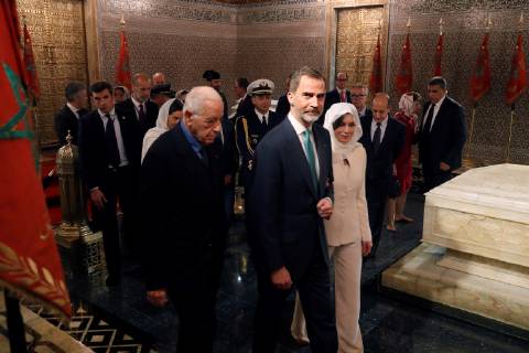 Spain s King Felipe VI (C-R) and Queen Letizia (C), attend a wreath ceremony at Mausoleum of Mohammed V and King Hassan II in Rabat, Morocco, 14 February 2019. Spanish Royal Couple is on a state visit in the country. King and Queen of Spain visit Morocco !ACHTUNG: NUR REDAKTIONELLE NUTZUNG! Copyright: xJuanJoxMartínx GRAF7061 20190214-636857637388038940