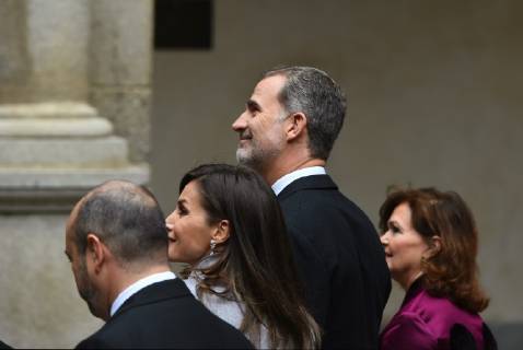 Spain s King Felipe VI (C-R) and Queen Letizia (C-L) arrive at Alcala de Henares University to hand in the 2018 Miguel de Cervantes Literature Award to Uruguayan poet Ida Vitale (unseen), in Alcala de Henares, outside Madrid, Spain, 23 April 2019. The Cervantes Award, worth at 125,000 euro cash prize, is the most important prize to literature in spanish and the awarding ceremony is held each 23 April to mark Miguel de Cervantes death date. Cervantes Literature awarding ceremony !ACHTUNG: NUR REDAKTIONELLE NUTZUNG! Copyright: xFERNANDOxVILLARx GRAF5833 20190423-636916224810490165