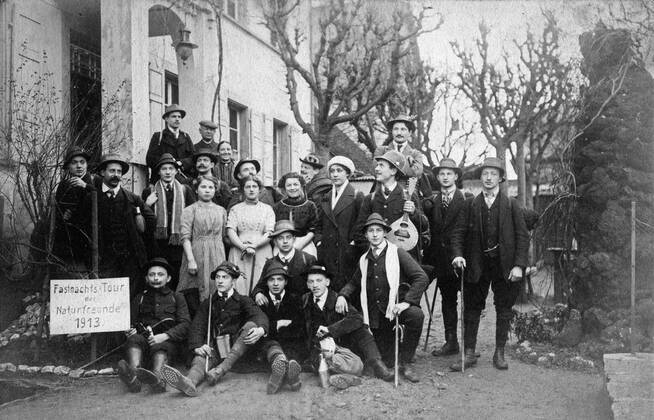 Naturfreunde Cöln Gruppe der Naturfreunde Cöln bei ihrer Fastnachtstour, Deutschland 1910er Jahre. Group of Naturfreunde Coeln on a hike, Germany 1910s., Copyright: JakobxVolk UnitedArchives0585