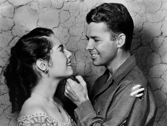 Susan Kohner & Audie Murphy Characters: Maria & Audie Murphy Film: To Hell And Back (USA 1955) Director: Jesse Hibbs 17 August 1955  Copyright: MaryxEvansxAFxArchive 12072045 editorial use only