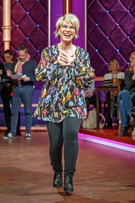 MDR - Riverboat. Moderatorin Andrea Ballschuh anläßlich der Aufzeichnung der MDR - Talkshow Riverboat am 06.12.2019 im Studio 3 der Mediacity Leipzig. 20191206SFL0043