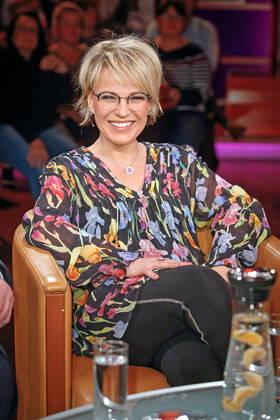 MDR - Riverboat. Moderatorin Andrea Ballschuh anläßlich der Aufzeichnung der MDR - Talkshow Riverboat am 06.12.2019 im Studio 3 der Mediacity Leipzig. 20191206SFL0046
