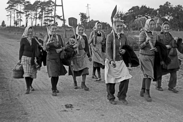 Umsiedler im Emsland Wiederaufbau im Emsland, 1945-1949. Reconstruction works in Ems region, 1945-49., Deutschland Copyright: ErichxAndres UnitedArchives6201884