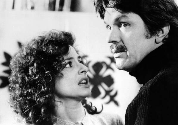 FIGHTING BACK, from left, Patti LuPone, Tom Skerritt, 1982, Paramount Pictures courtesy Everett Collection Paramount Courtesy Everett Collection !ACHTUNG AUFNAHMEDATUM GESCHÃ„TZT! PUBLICATIONXNOTxINxCANxCHNxFRAxITAxJPNxNORxPOLxRUSxESPxUKxUSA Copyright: xParamount CourtesyxEverettxCollectionx MBDFIBA EC013